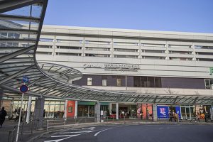 京阪本線「寝屋川市」駅　バス11分（徒歩30～32分）